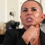 Gretchen raspa a cabeça