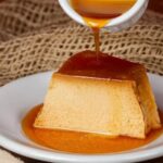 Pudim cremoso caramelizado: uma sobremesa clássica, delicada e fácil de preparar pudim cremoso caramelizado