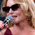 Rita Guedes chama atenção no Domingão ao aparecer de óculos de sol; atriz revela o motivo Rita Guedes de óculos no Domingão