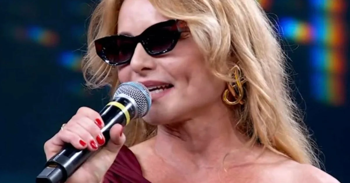 Rita Guedes de óculos no Domingão