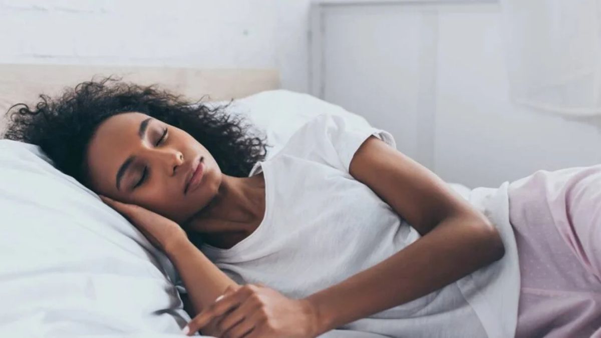 Se você sempre dorme do lado direito, veja o que pode acontecer com seu corpo